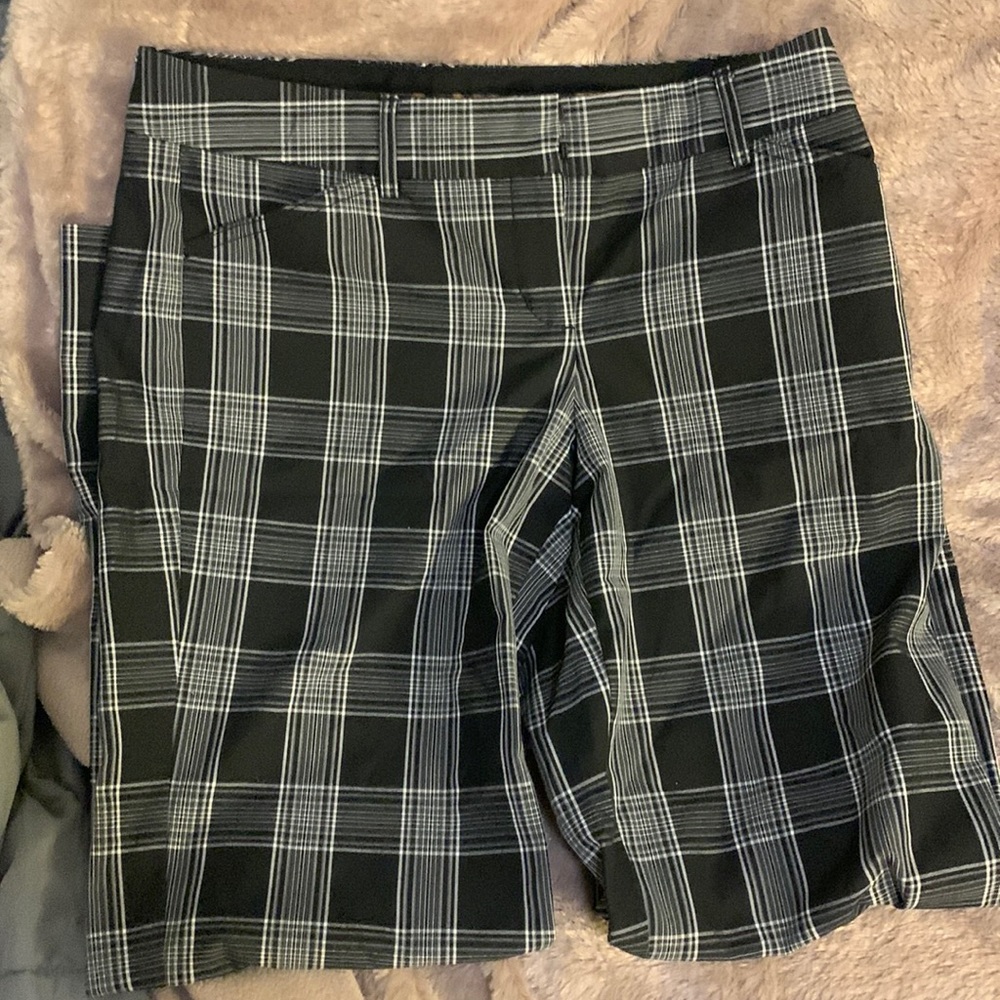 Plaid pants with two back pockets